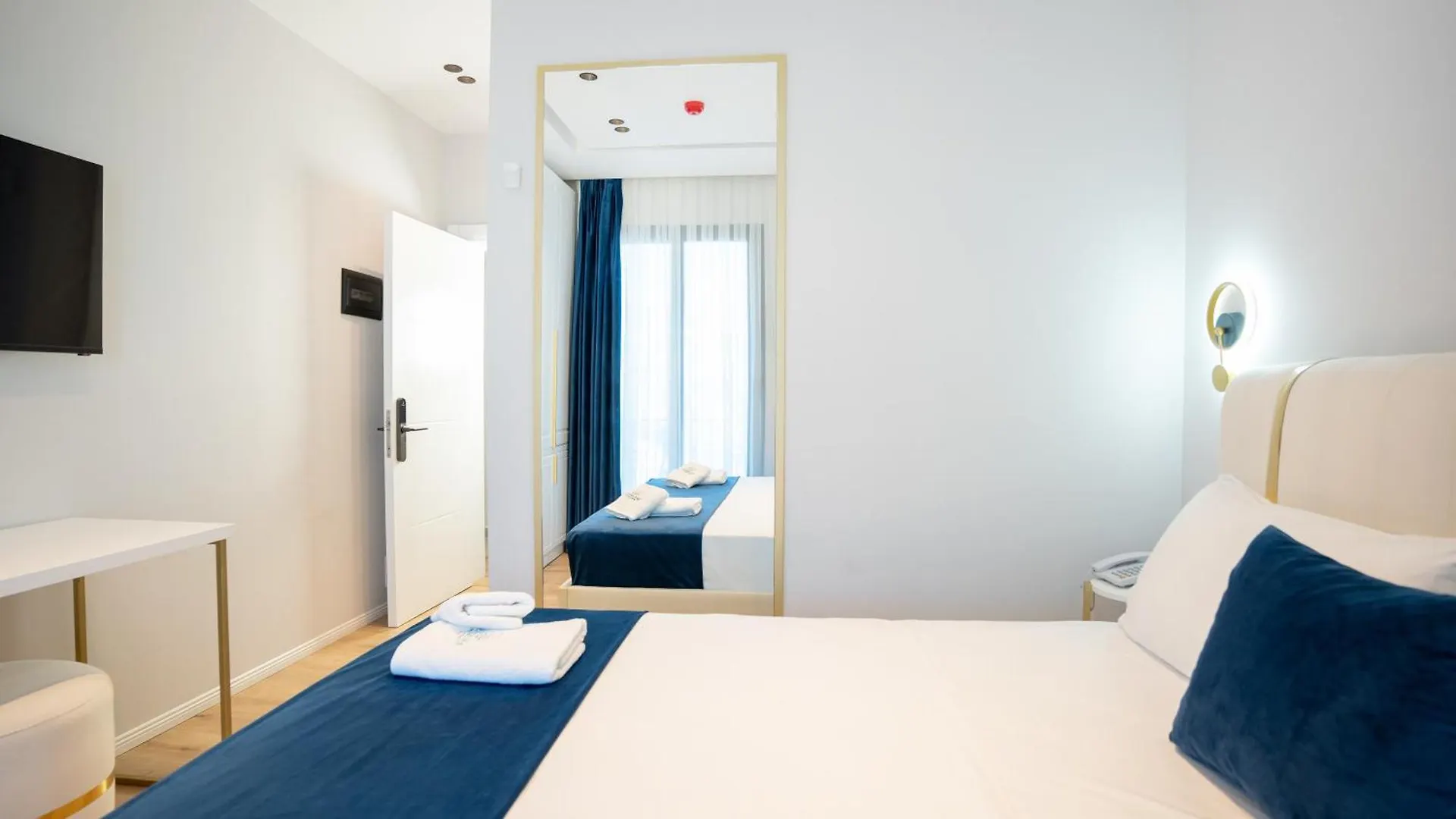 Sea Queen Luxury Hotel Radhimë 3*,