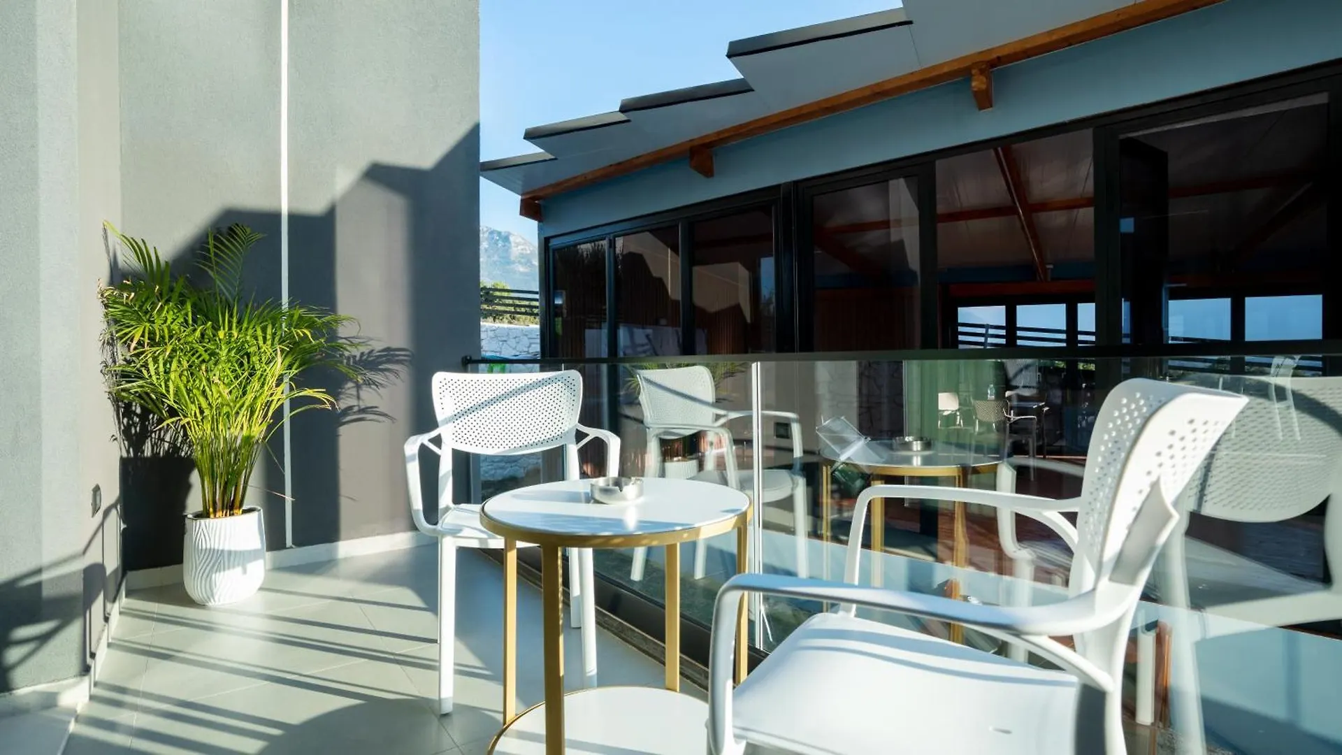 Sea Queen Luxury Hotel Radhimë
