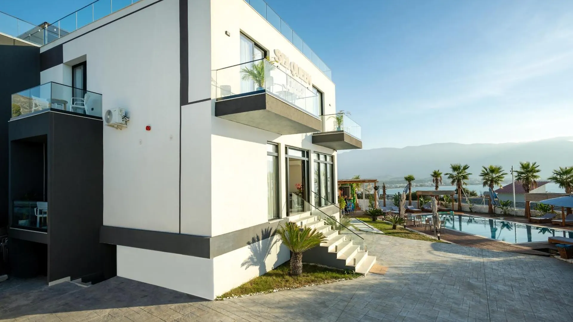 Sea Queen Luxury Hotel Radhimë