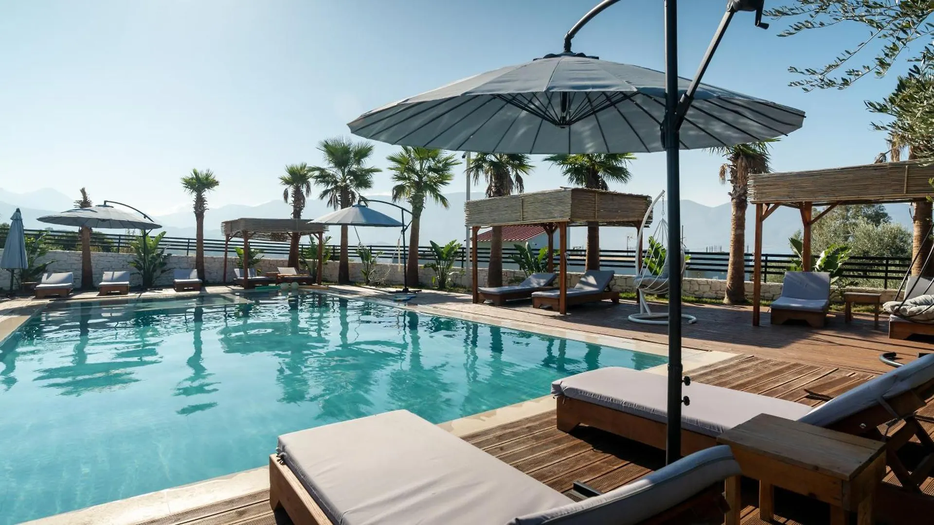Sea Queen Luxury Hotel Radhimë