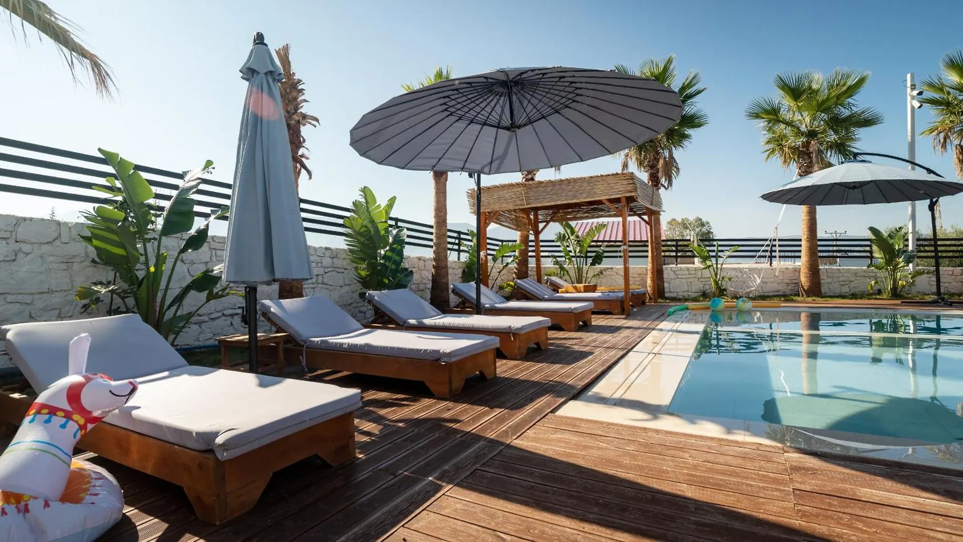 Sea Queen Luxury Hotel Radhimë