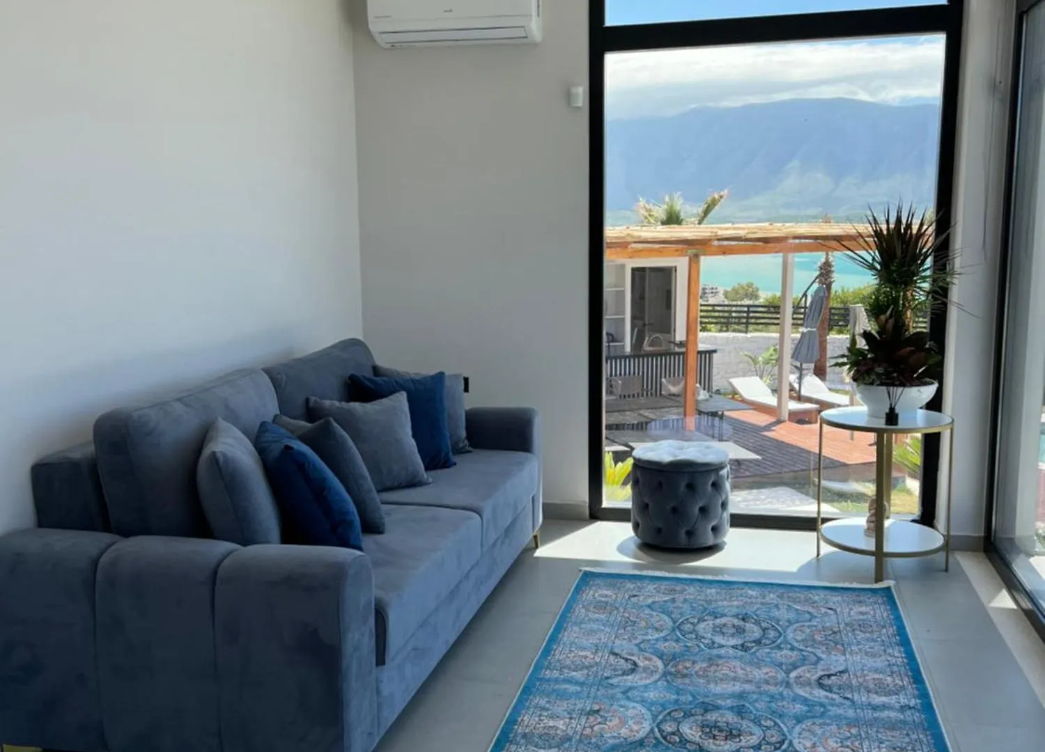 Sea Queen Luxury Hotel Radhimë